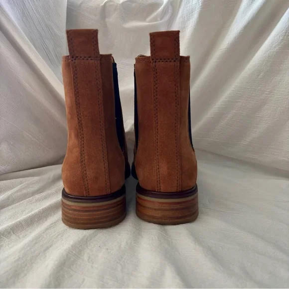 Clarks Women’s Arlo Chelsea Boots Suede Leather Size 10 Pull On - Picture 8 of 13